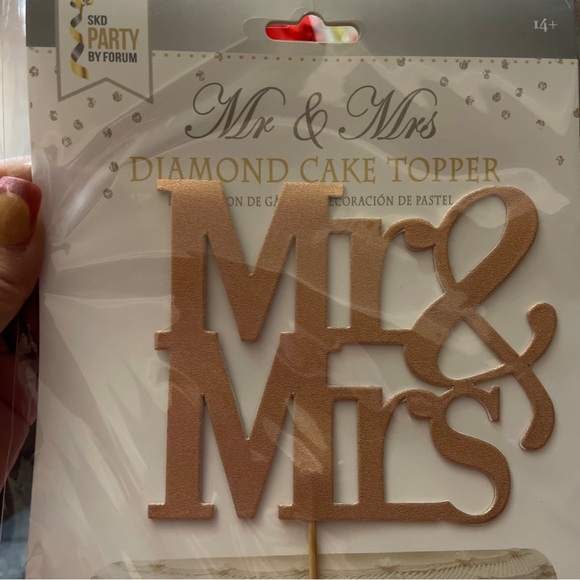 Diamond Glitter Mr & Mrs Cake Topper, Rose Gold, 6-1/2-Inch (Rose Gold) - Picture 3 of 7